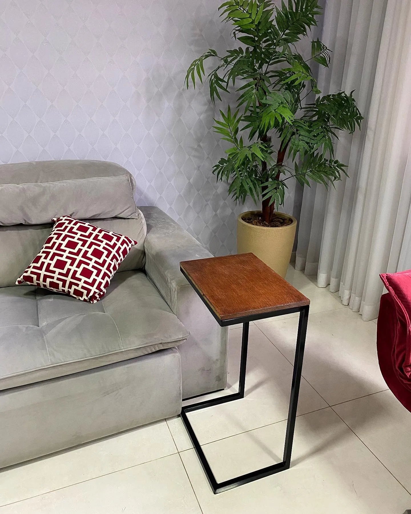 Mesa de Apoio em Aço Carbono com Tampo de Madeira