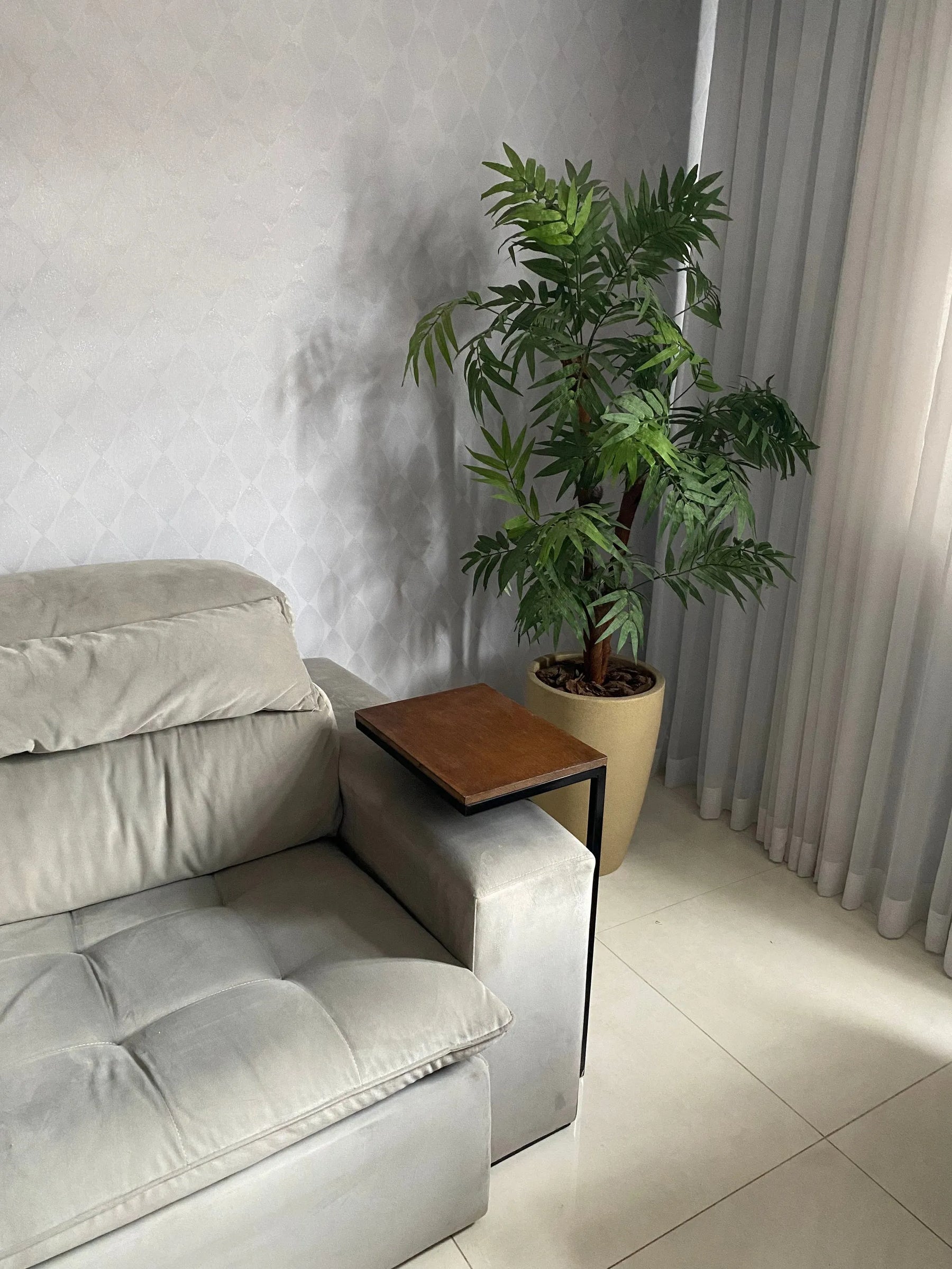 Mesa de Apoio em Aço Carbono com Tampo de Madeira